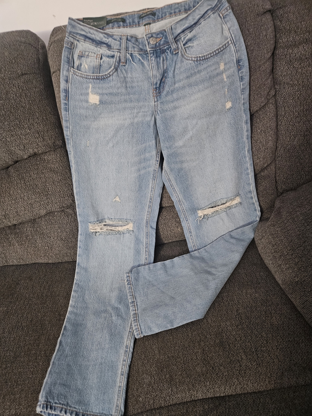 Light Wash Distressed Women’s Jeans - Casual Everyday Fit